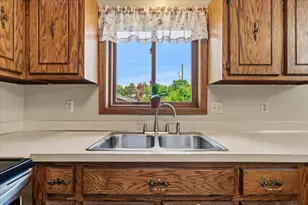 907 California Ave W, Saint Paul, MN 55117 - Photo 10
