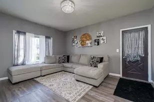 317 Walnut St SW, Sleepy Eye, MN 56085 - Photo 6