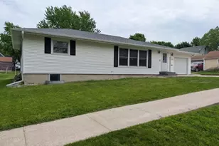 377 1st St SW, Wells, MN 56097 - Photo 1