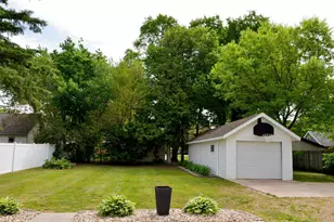 709 S Holcombe Ave, Litchfield, MN 55355 - Photo 4