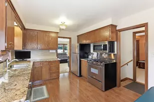 300 Edith Dr, West Saint Paul, MN 55118 - Photo 10