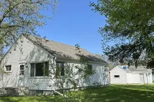 1104 11th St, International Falls, MN 56649 - Photo 2
