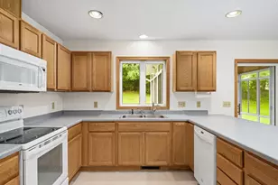 676 Falcon Ridge Rd, Woodbury, MN 55125 - Photo 12