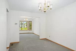 676 Falcon Ridge Rd, Woodbury, MN 55125 - Photo 10