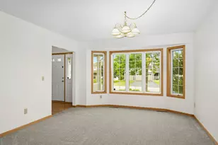 676 Falcon Ridge Rd, Woodbury, MN 55125 - Photo 6