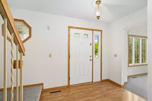 676 Falcon Ridge Rd, Woodbury, MN 55125 - Photo 4