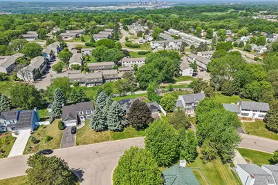 425 Crestview Drive S, Maplewood, MN 55119 - Photo 66