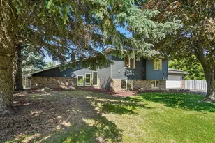 425 Crestview Dr S, Maplewood, MN 55119 - Photo 4