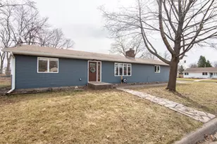 842 4th St W, Hastings, MN 55033 - Photo 1