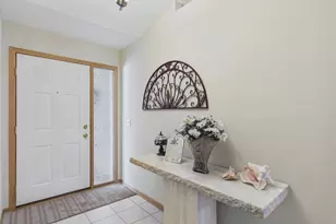 6534 Brook Ln, Savage, MN 55378 - Photo 2