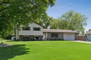 10435 Buckingham Dr, Eden Prairie, MN 55347 - Photo 2