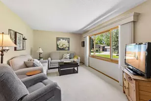 10435 Buckingham Dr, Eden Prairie, MN 55347 - Photo 6