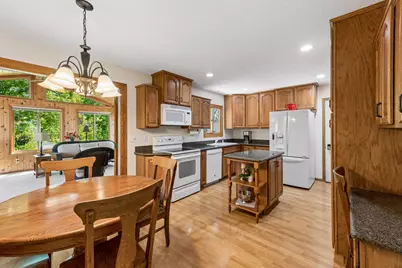 10435 Buckingham Drive, Eden Prairie, MN 55347 - Photo 8