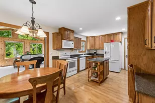 10435 Buckingham Dr, Eden Prairie, MN 55347 - Photo 8