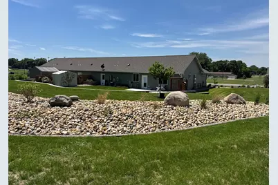 211 3rd Avenue SW, Wells, MN 56097 - Photo 6