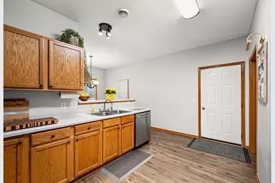 8000 Stratford Circle S, Shakopee, MN 55379 - Photo 14