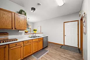 8000 Stratford Cir S, Shakopee, MN 55379 - Photo 14