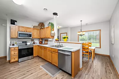8000 Stratford Circle S, Shakopee, MN 55379 - Photo 10