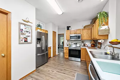 8000 Stratford Circle S, Shakopee, MN 55379 - Photo 12