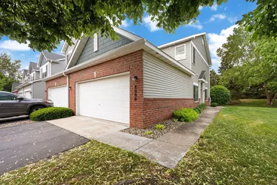 8000 Stratford Circle S, Shakopee, MN 55379 - Photo 2