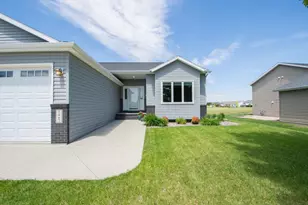 5467 47th Ave S, Fargo, ND 58104 - Photo 2