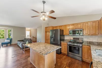 404 Minnesota Avenue, Roseville, MN 55113 - Photo 8