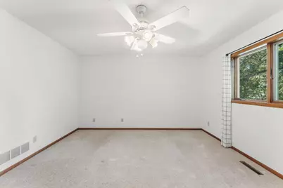 404 Minnesota Avenue, Roseville, MN 55113 - Photo 18