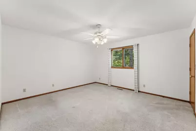 404 Minnesota Avenue, Roseville, MN 55113 - Photo 16