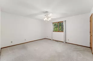 404 Minnesota Ave, Roseville, MN 55113 - Photo 16