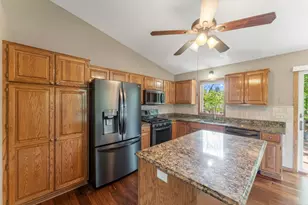 404 Minnesota Ave, Roseville, MN 55113 - Photo 10
