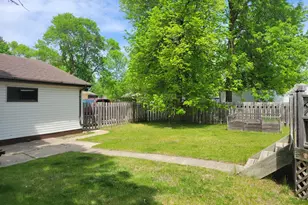 425 Spruce Ave S, Thief River Falls, MN 56701 - Photo 20