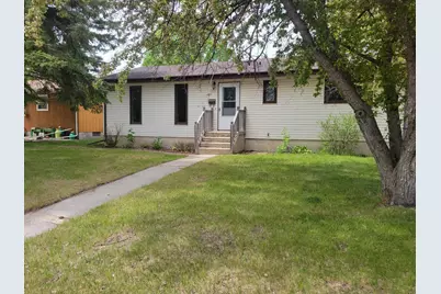 425 Spruce Avenue S, Thief River Falls, MN 56701 - Photo 1