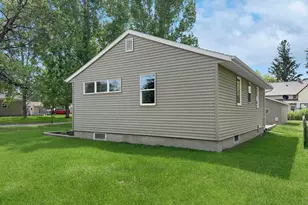 402 Chicago Ave SW, Red Lake Falls, MN 56750 - Photo 4