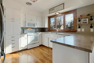 979 S Prairie Ave, Fairmont, MN 56031 - Photo 14