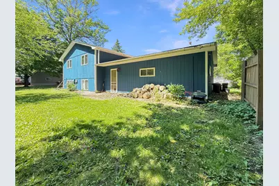 513 E Ciro Street, Truman, MN 56088 - Photo 2