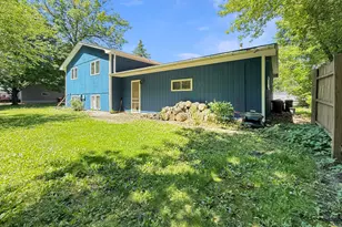 513 E Ciro St, Truman, MN 56088 - Photo 2