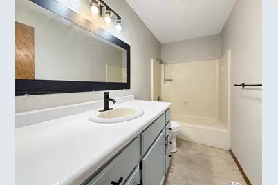 513 E Ciro Street, Truman, MN 56088 - Photo 14