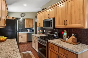 8625 Burr Oak Ln, Maple Plain, MN 55359 - Photo 12