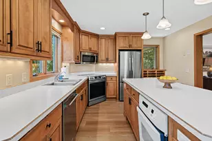 12852 Essex Way, Apple Valley, MN 55124 - Photo 8