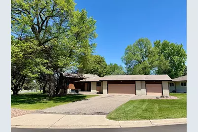 1062 Crestview Drive S, Maplewood, MN 55119 - Photo 2