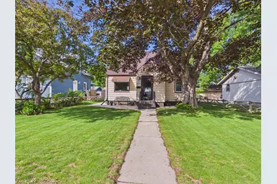 421 Raymond Avenue NE, Saint Cloud, MN 56304 - Photo 2