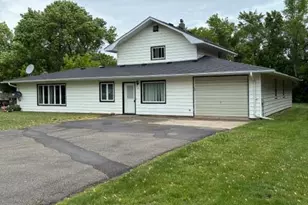 1121 W 6th St, Graceville, MN 56240 - Photo 2