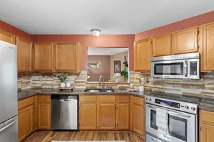 10283 Lee Dr, Eden Prairie, MN 55347 - Photo 10