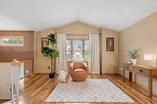 10283 Lee Dr, Eden Prairie, MN 55347 - Photo 4