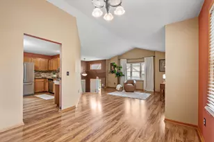 10283 Lee Dr, Eden Prairie, MN 55347 - Photo 8