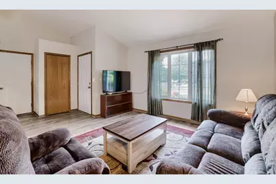 806 Boldt Street, Chaska, MN 55318 - Photo 4