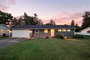 907 Fairfield Rd, New Richmond, WI 54017 - Photo 1