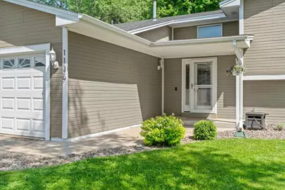 1136 Minnesota Street S, Shakopee, MN 55379 - Photo 4