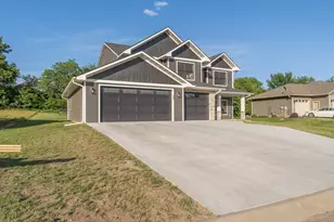 409 Sunflower Ct, Cannon Falls, MN 55009 - Photo 2