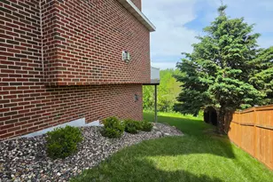 12322 Jasper Ln, Eden Prairie, MN 55347 - Photo 4